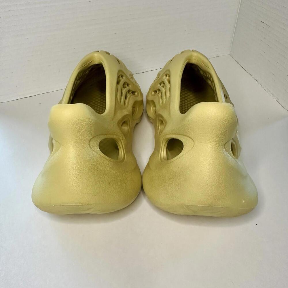 🥂SOLD🥂Adidas Yeezy Foam RNNR Runner in Sulfur, Size 8 - Picture 3 of 9